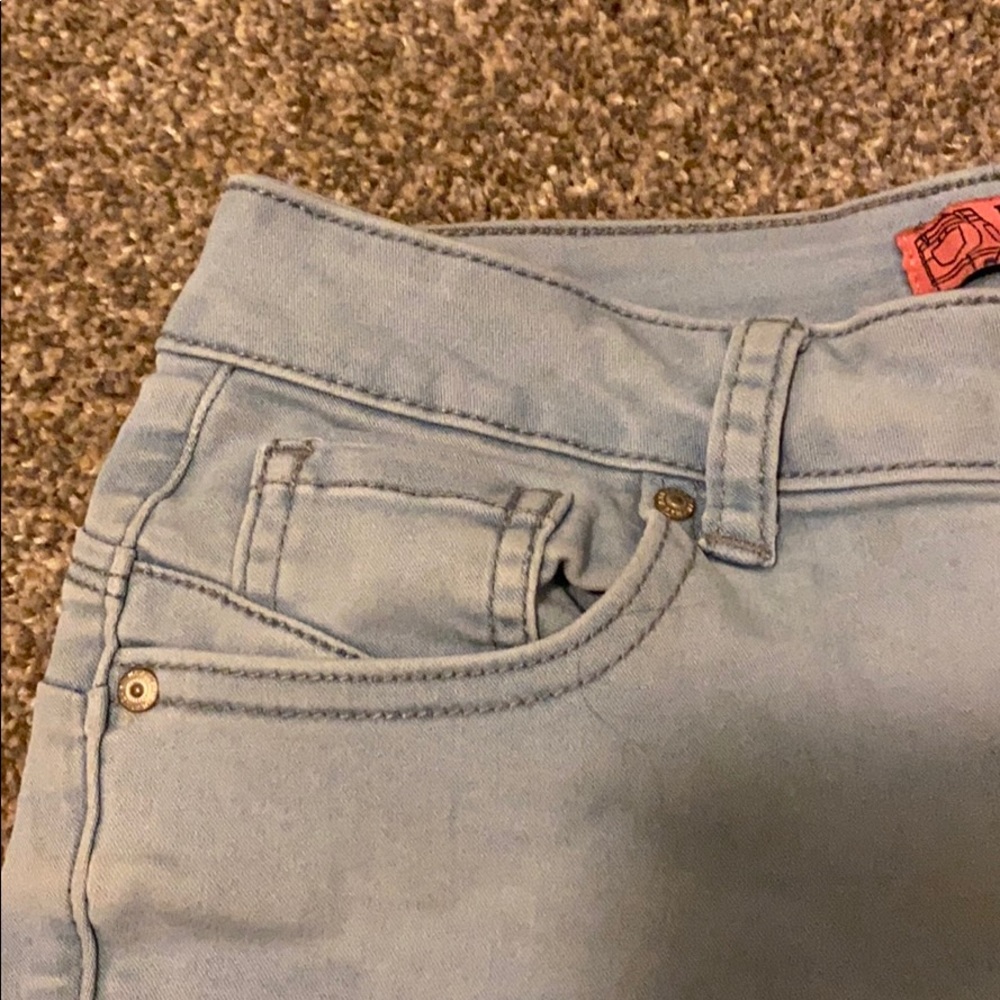 Shorts - Picture 2 of 4